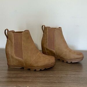 Women’s Nude/Camel Leather Wedge Heel Booties. Size 7.5. Brand new condition!